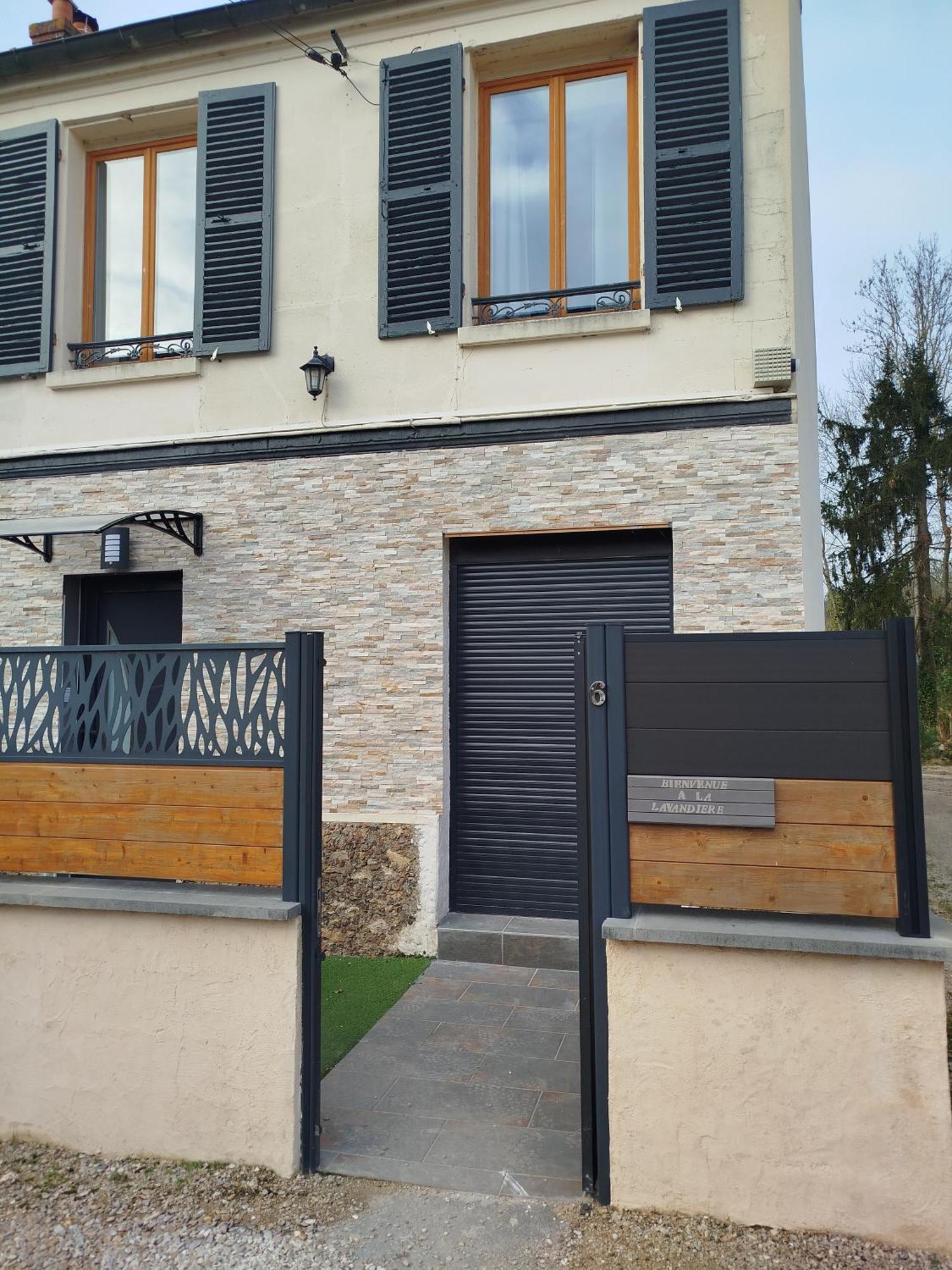 La Lavandiere Gouvernes Экстерьер фото